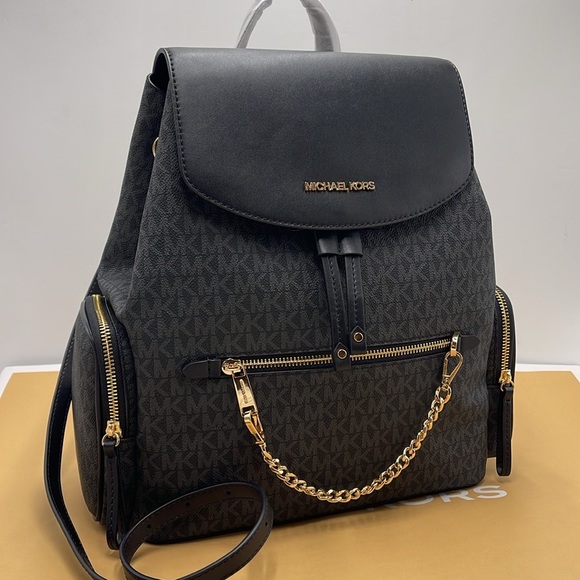 MICHAEL KORS
Jet Set Large Logo Backpack
COLOR BLACK
NWT - Picture 14 of 16